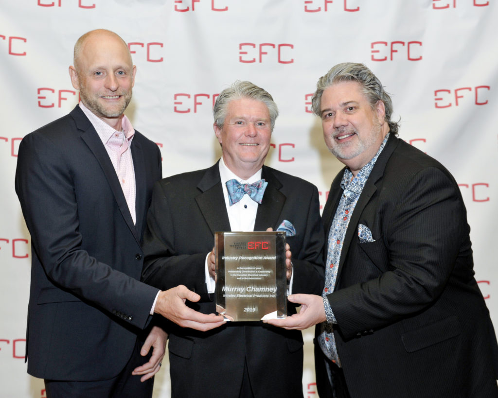 Murray Chamney accepts 2019 industry recognition award